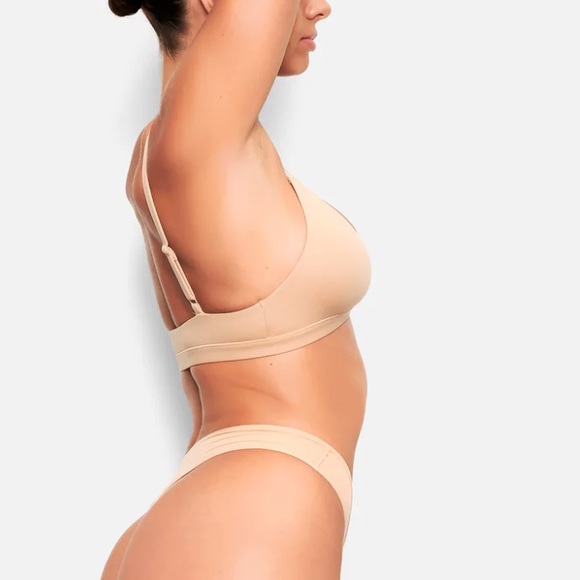 SKIMS Tan Bra - Picture 6 of 10